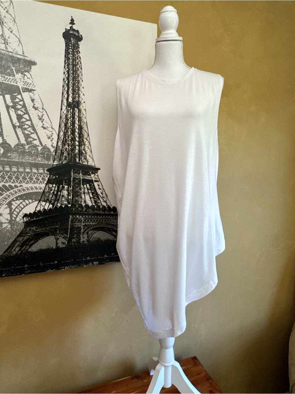 Athleta White Crewneck Sleeveless Top